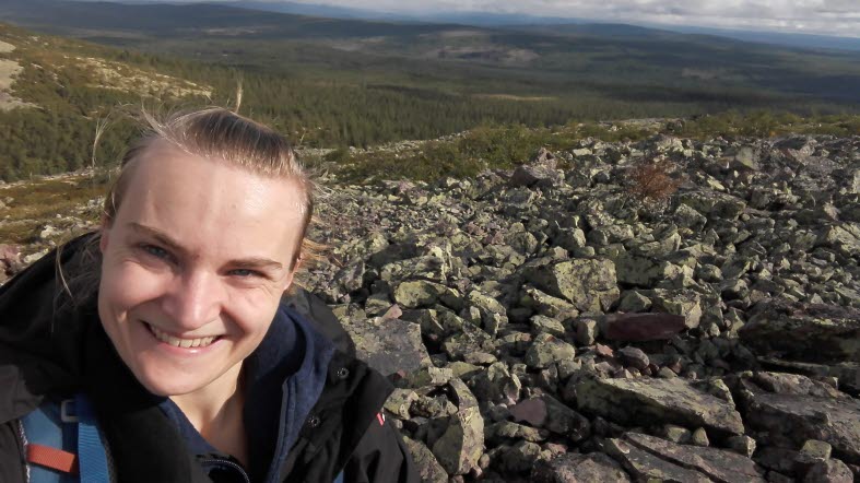 Bild på Angelica Trapp utomhus.
