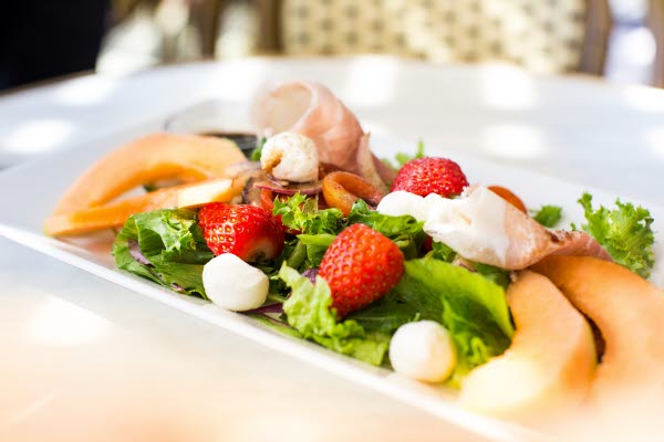 Tallrik med en sallad